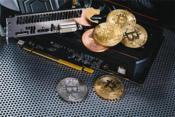 比特币一度跌超4%!加密货币突发“闪崩”全市场超34万人爆仓!发生了什么?